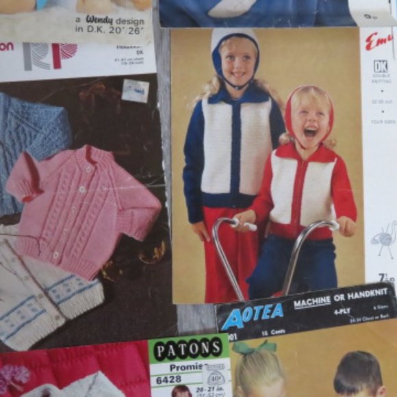 LOT of 13 Vintage BABY CHILD Knitting Pattern Booklets (#865) - Picture 5 of 12
